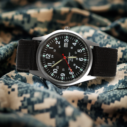Militær-inspireret casual armbåndsur